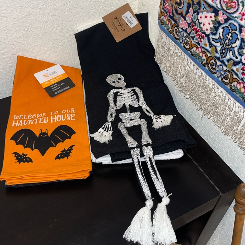 Bundle of tea and kitchen Halloween towels